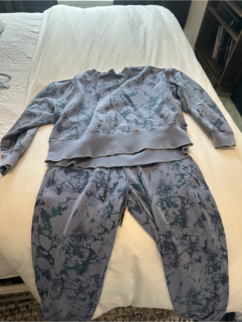 Joylab blue tie-dye sweat set (both pieces)